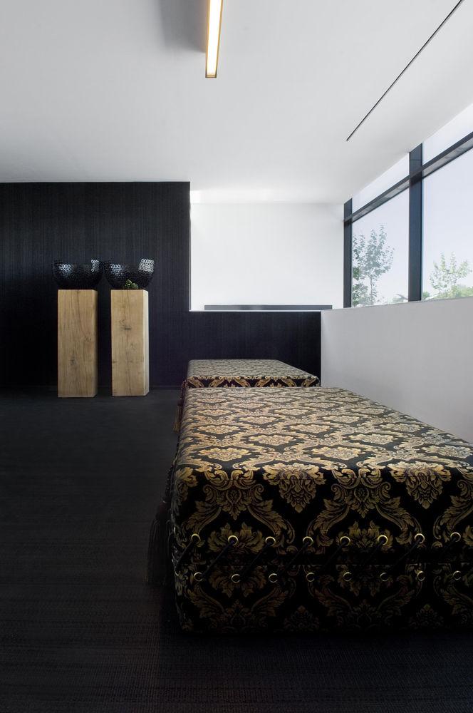 Carbon Hotel Генк Екстериор снимка