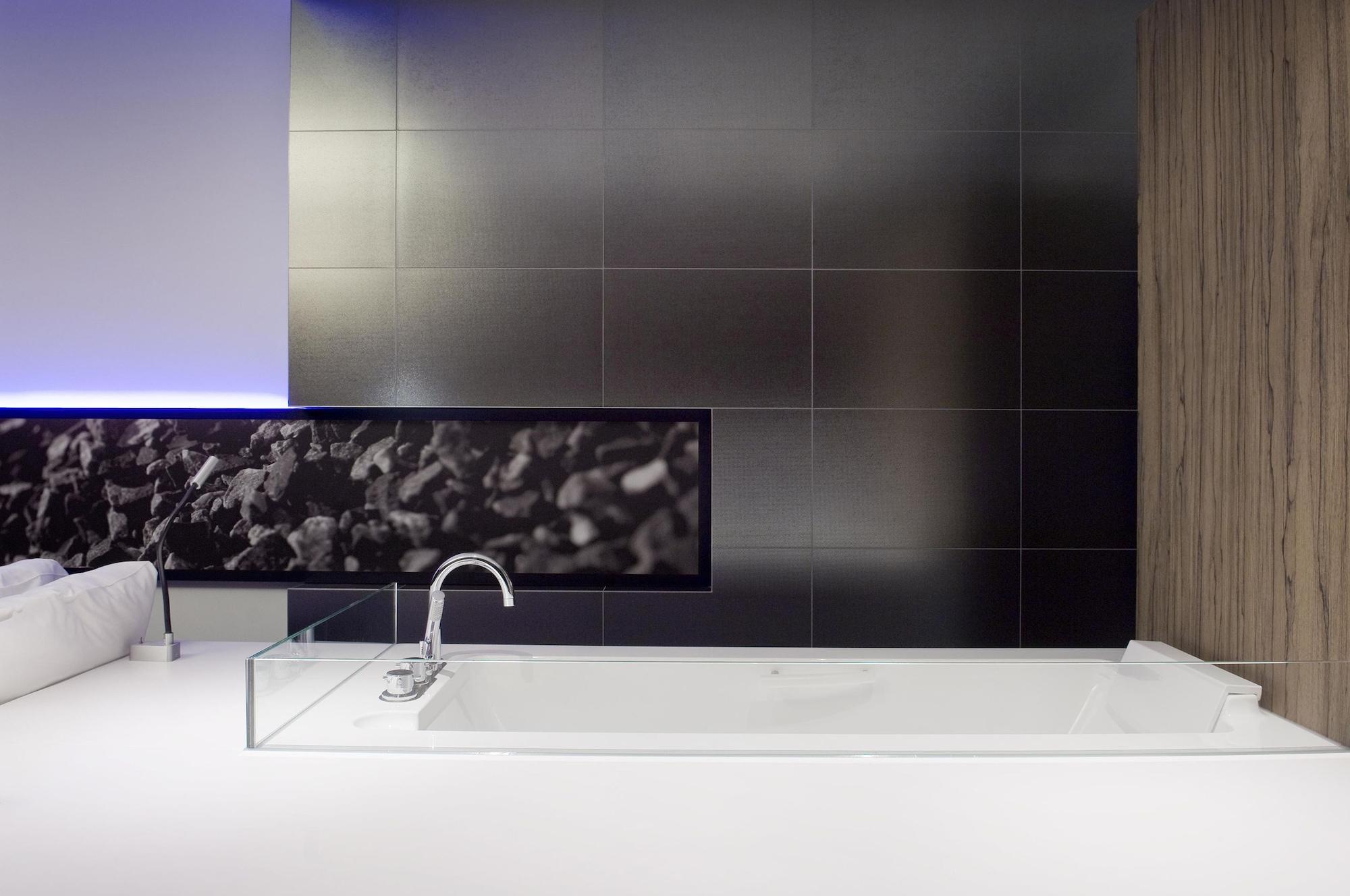 Carbon Hotel Генк Екстериор снимка