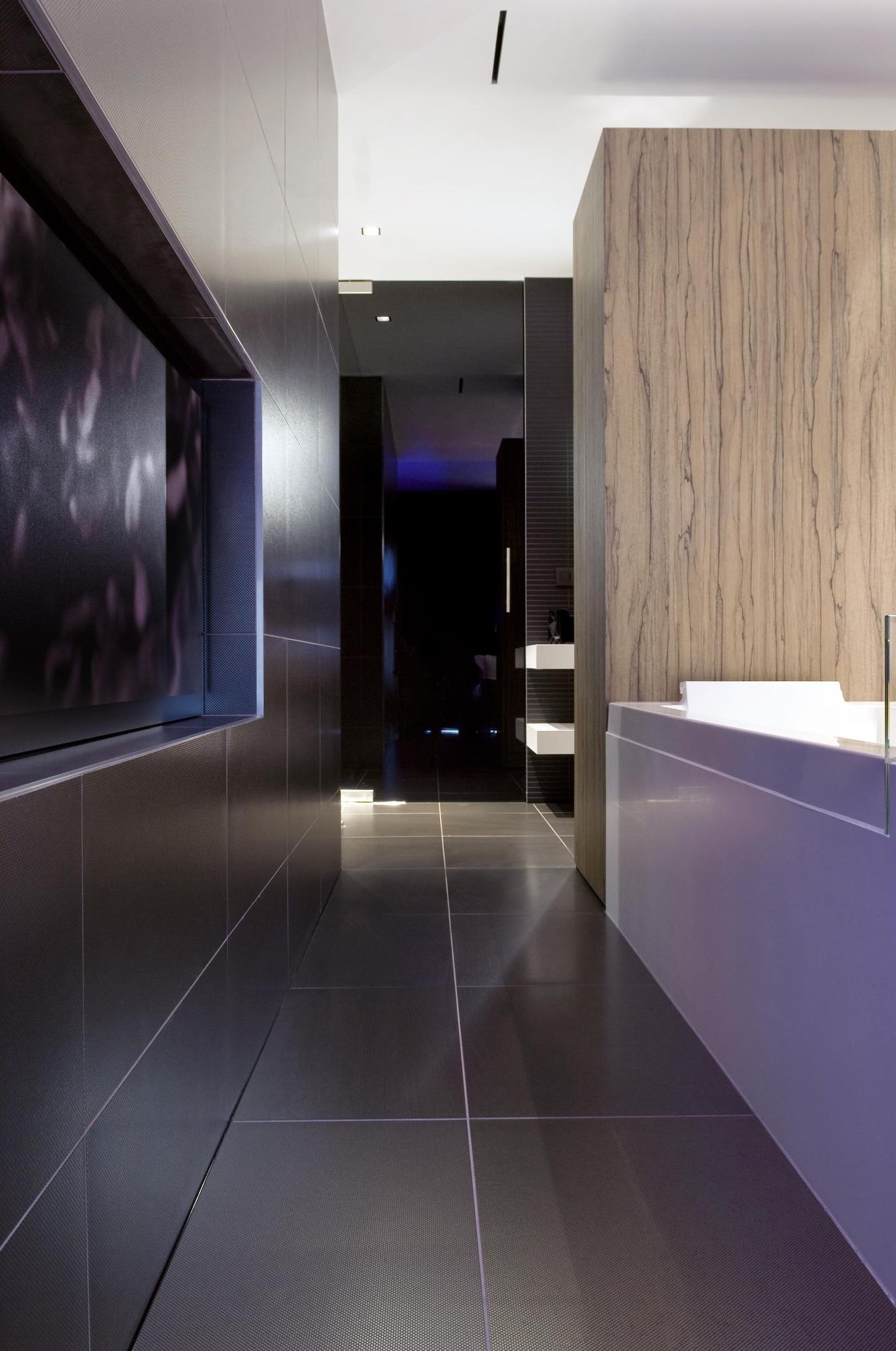 Carbon Hotel Генк Екстериор снимка