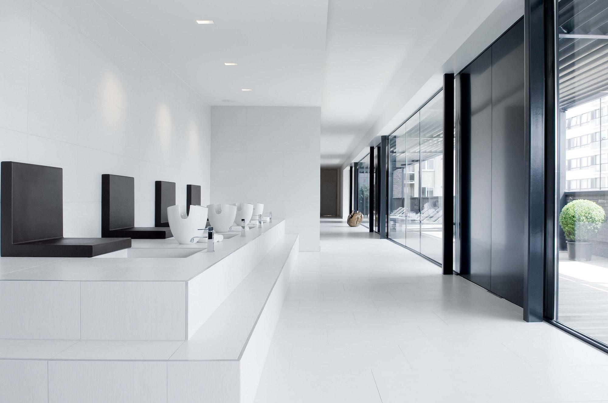 Carbon Hotel Генк Интериор снимка