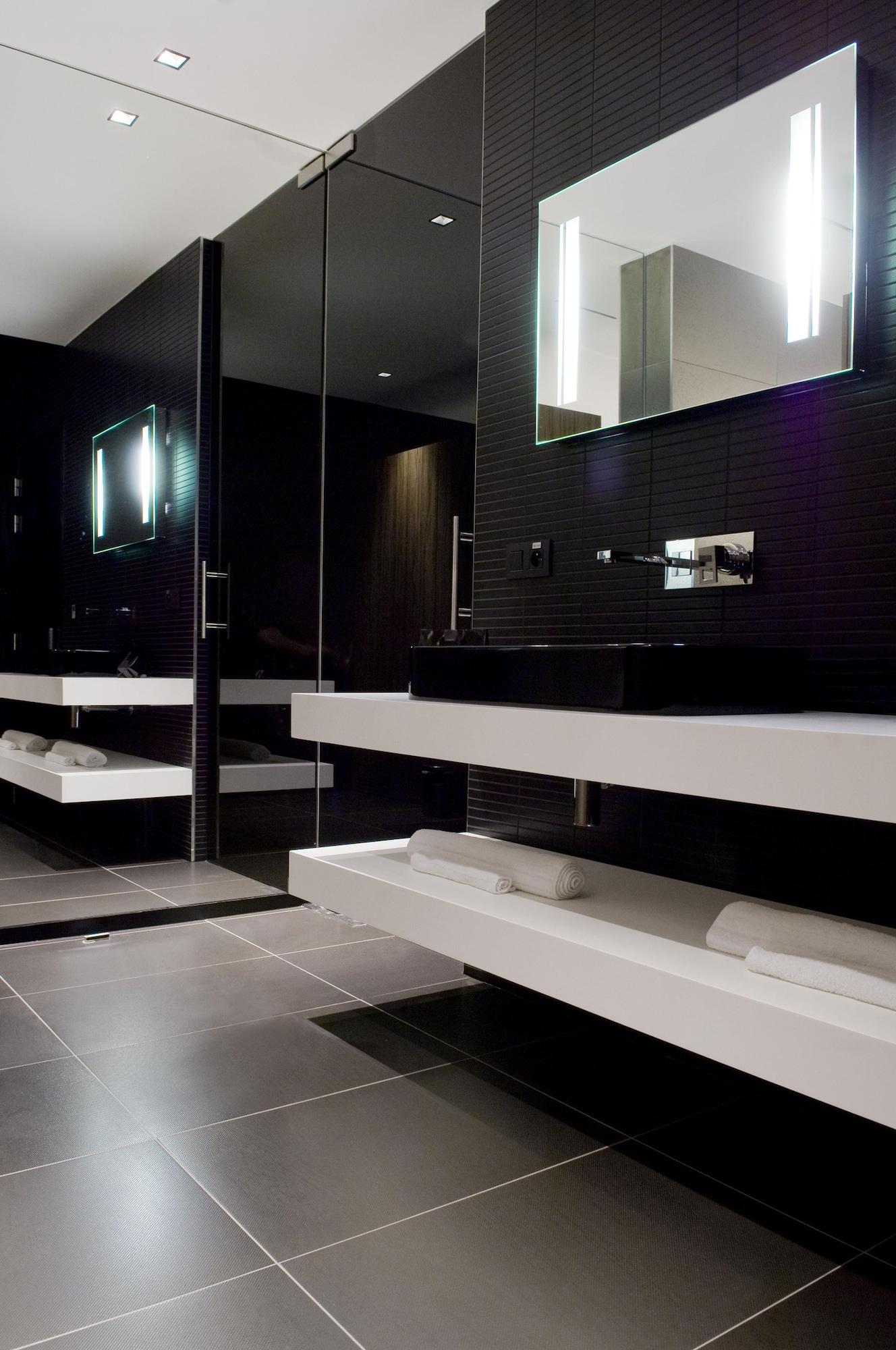 Carbon Hotel Генк Екстериор снимка
