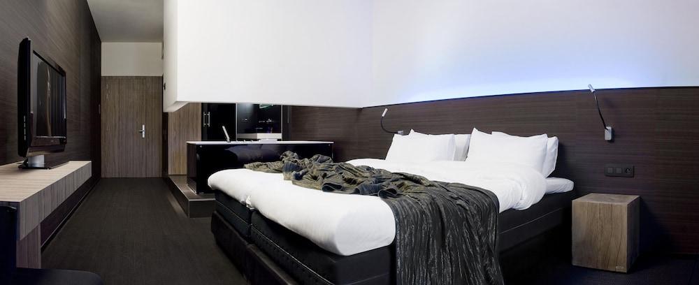 Carbon Hotel Генк Екстериор снимка