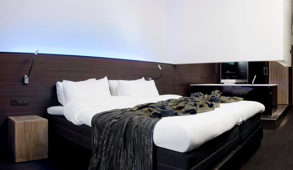 Carbon Hotel Генк Екстериор снимка
