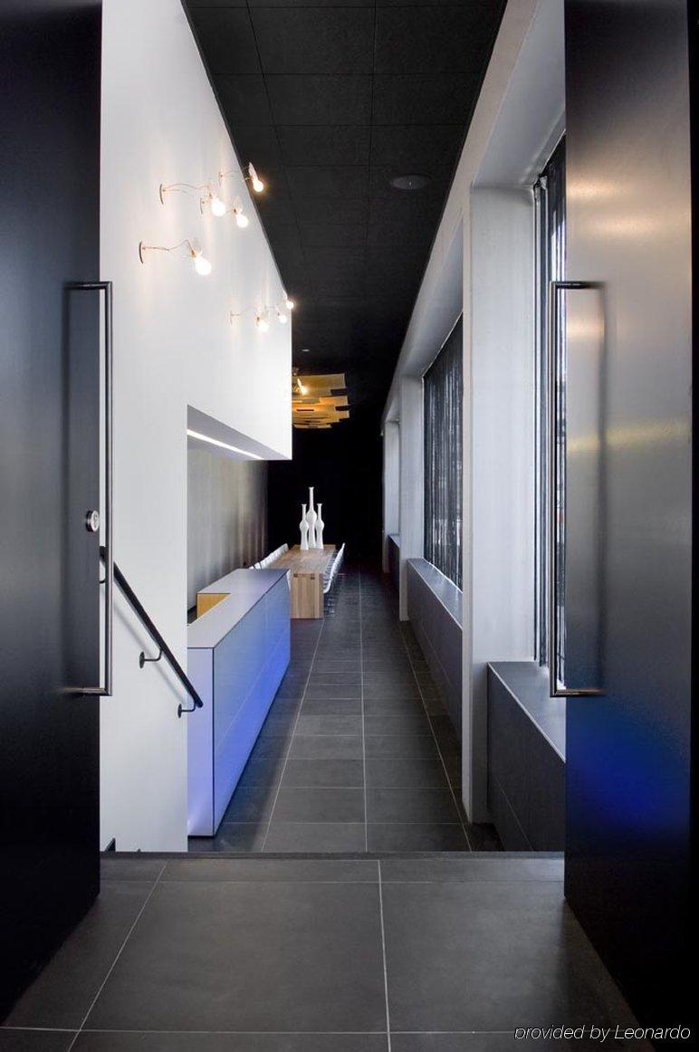 Carbon Hotel Генк Интериор снимка