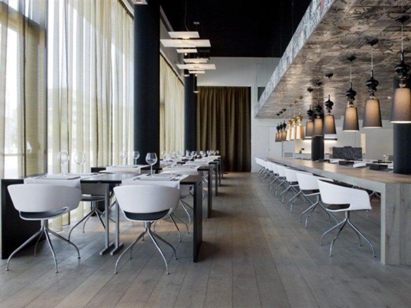 Carbon Hotel Генк Екстериор снимка