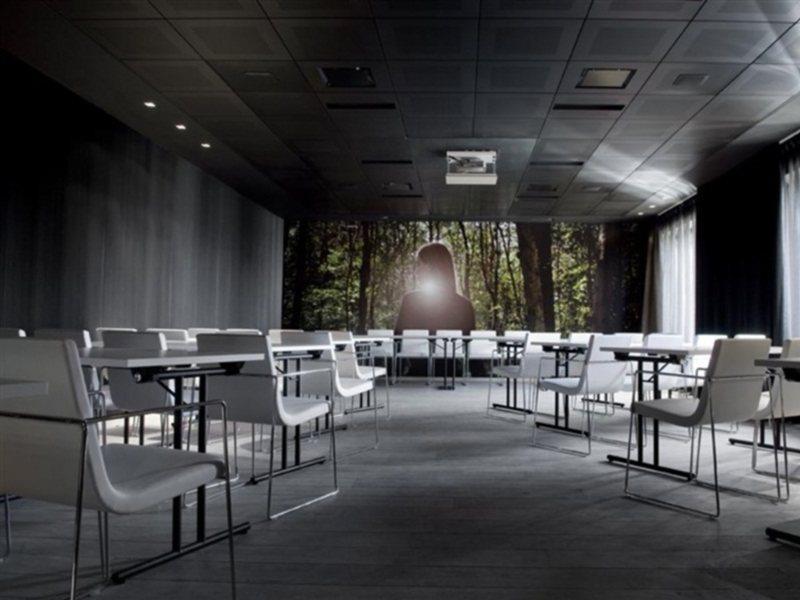 Carbon Hotel Генк Екстериор снимка