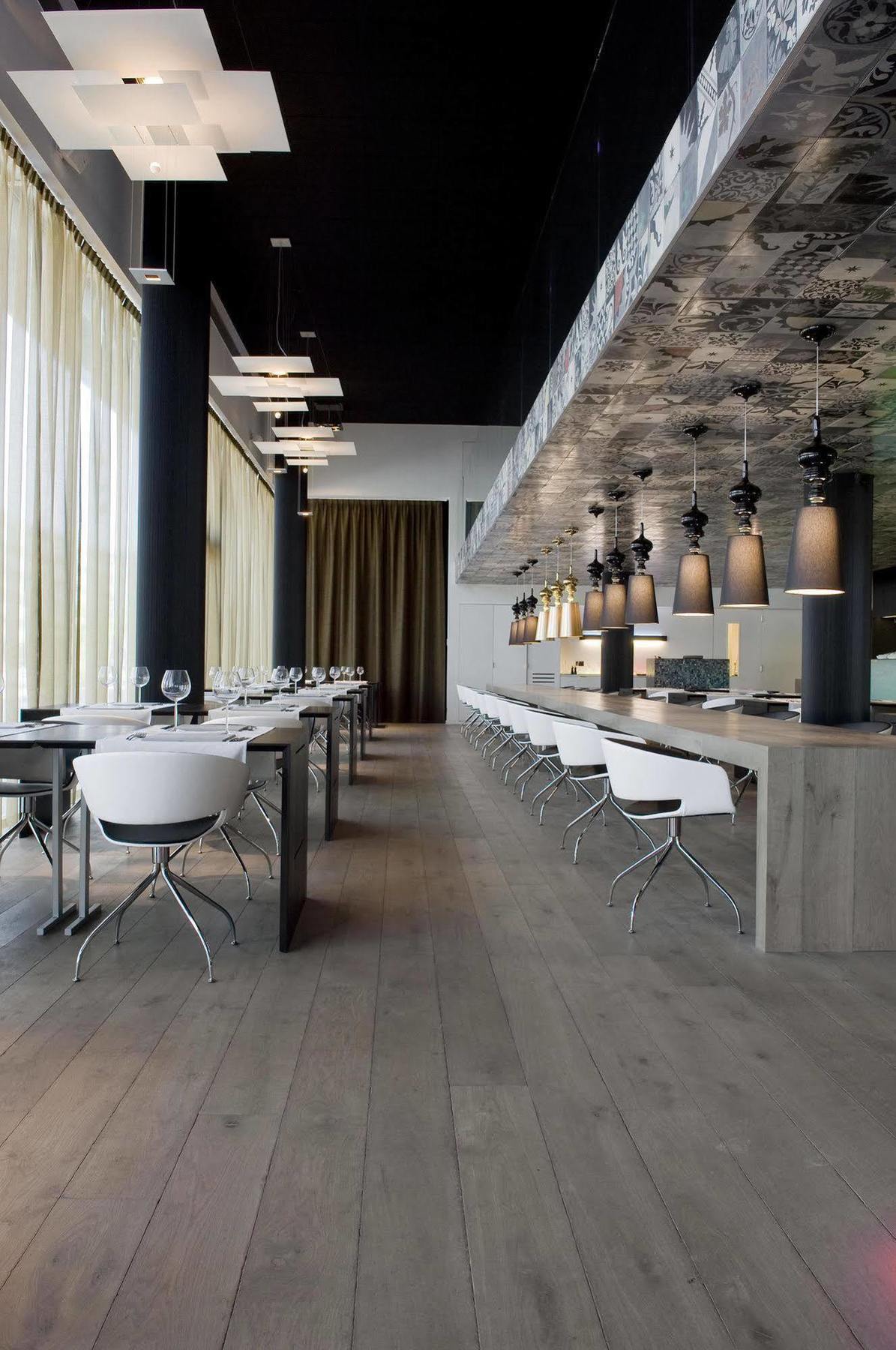 Carbon Hotel Генк Екстериор снимка