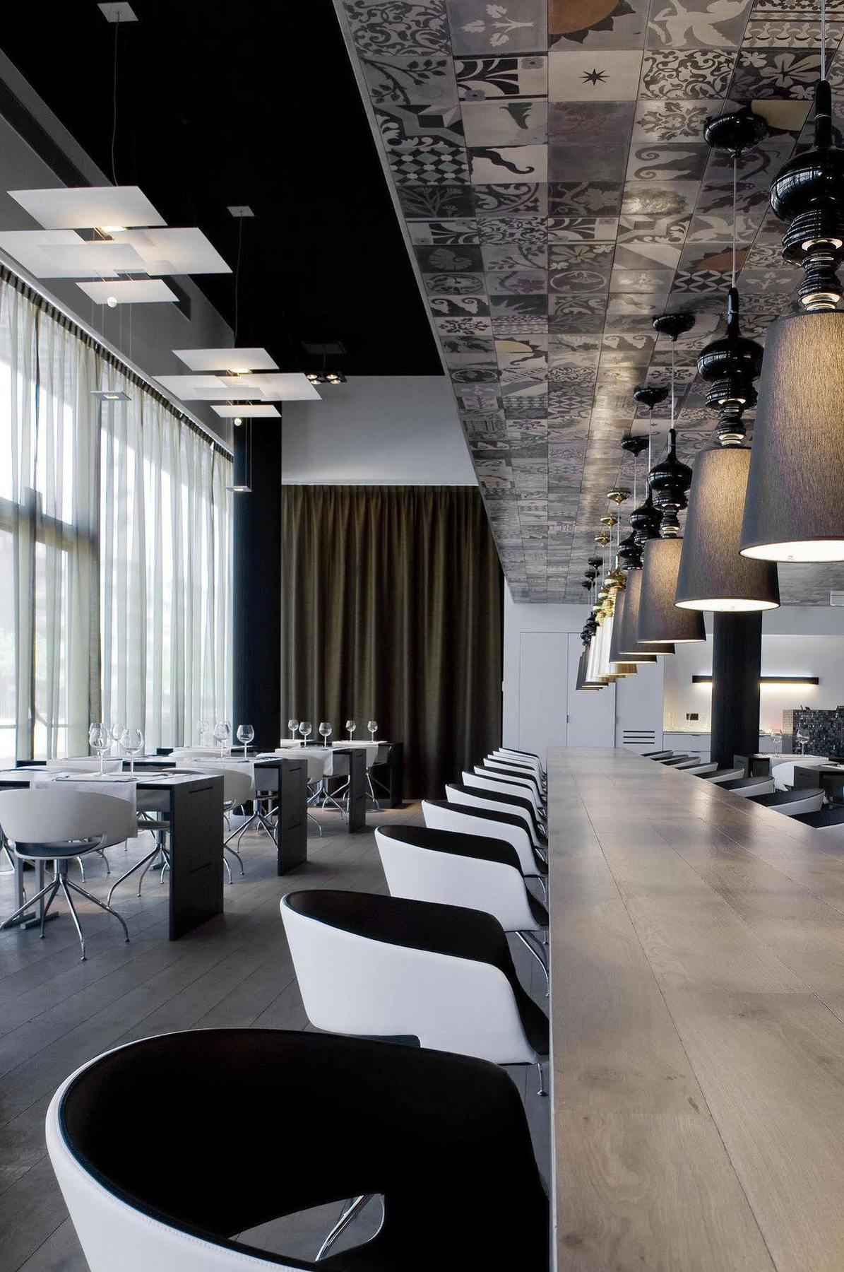 Carbon Hotel Генк Екстериор снимка