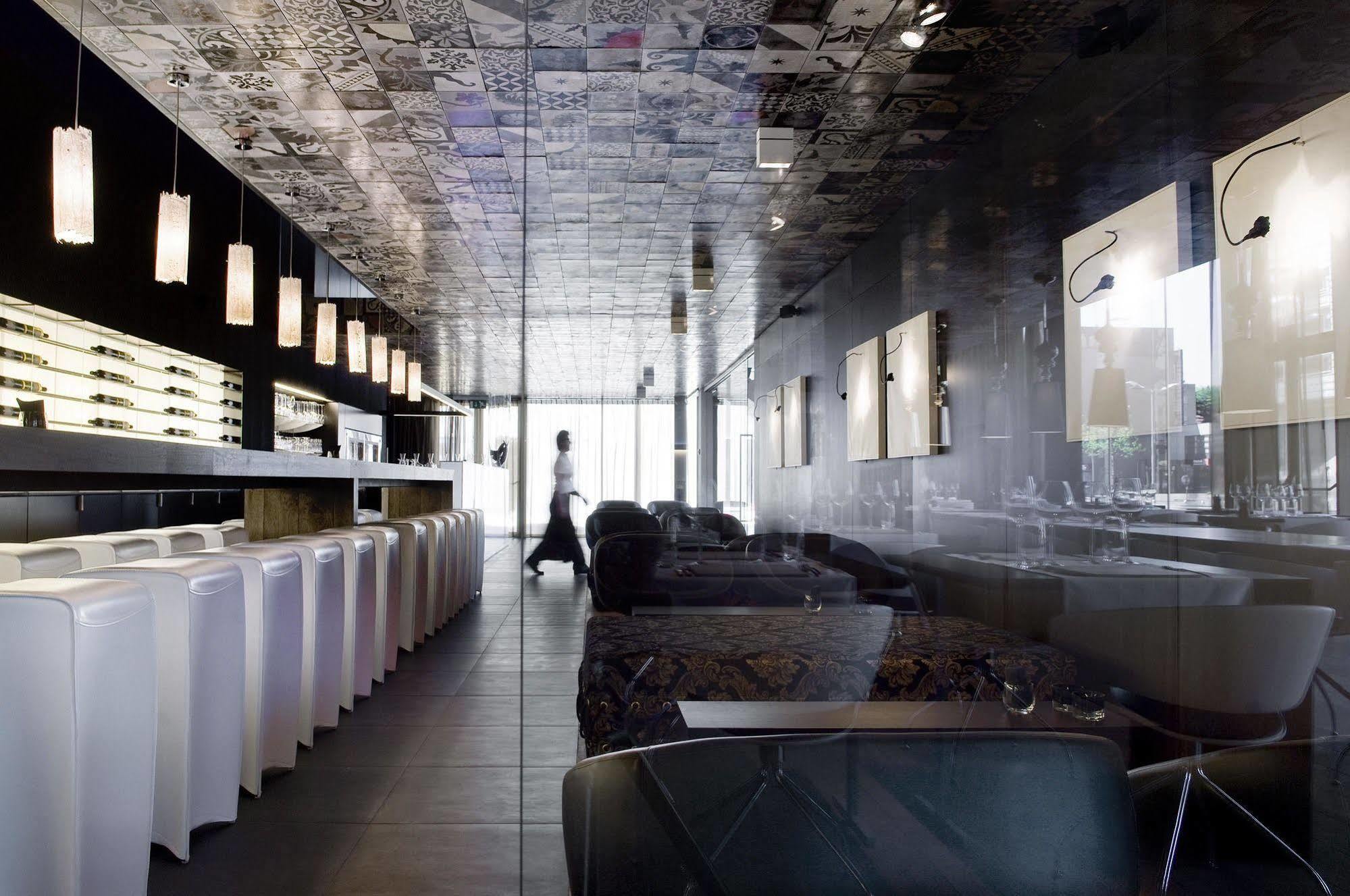 Carbon Hotel Генк Екстериор снимка
