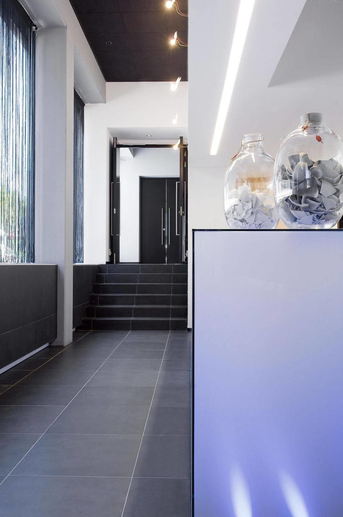 Carbon Hotel Генк Екстериор снимка