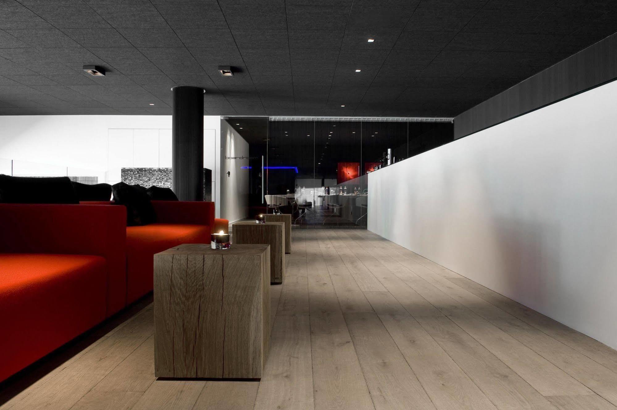 Carbon Hotel Генк Екстериор снимка